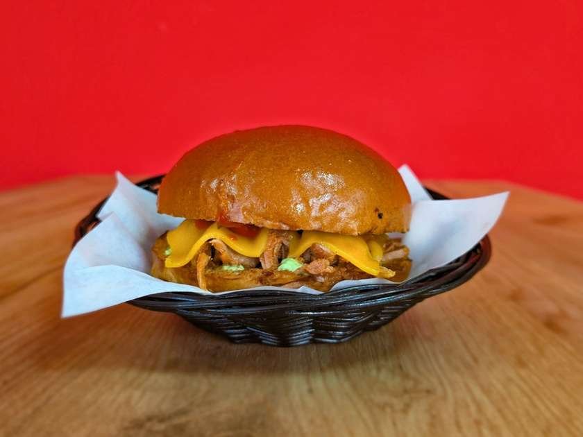 Bros Pulled Pork Burger
